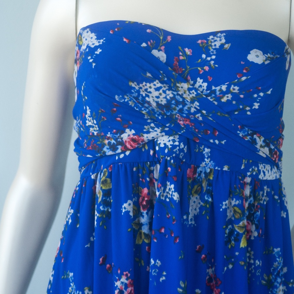Torrid Blue Floral Twist Front Strapless Top - Picture 7 of 9